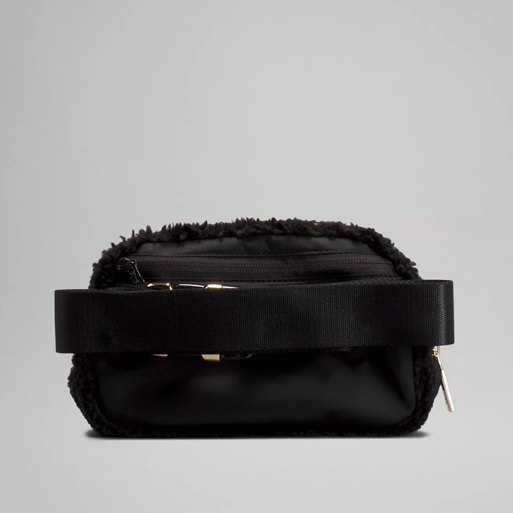 NWT Black Lululemon Fleece Sherpa Everyday Belt Bag! - Picture 8 of 10